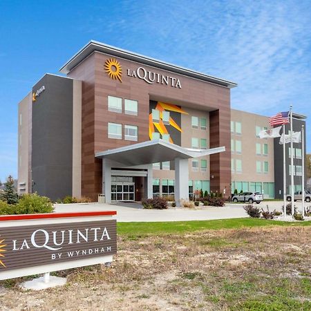 La Quinta Inn & Suites By Wyndham Shorewood Exteriér fotografie