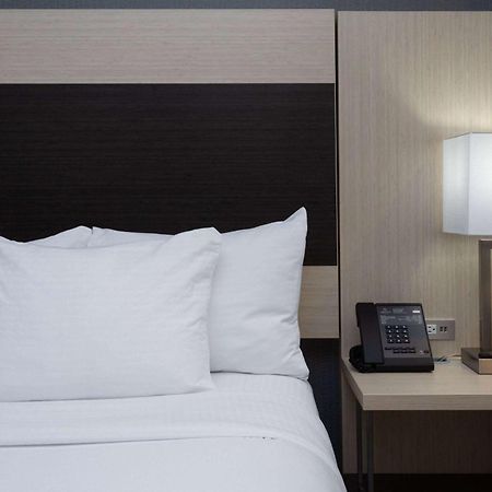 La Quinta Inn & Suites By Wyndham Shorewood Exteriér fotografie