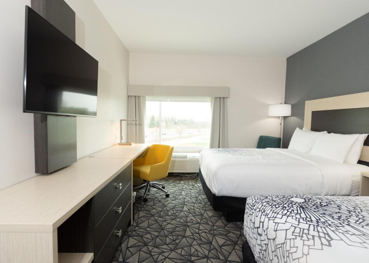 La Quinta Inn & Suites By Wyndham Shorewood Exteriér fotografie