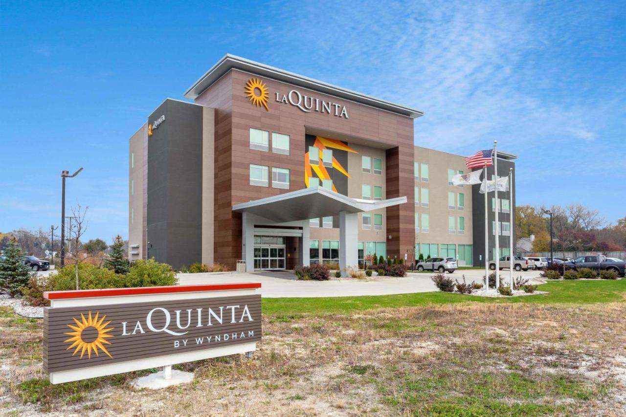 La Quinta Inn & Suites By Wyndham Shorewood Exteriér fotografie