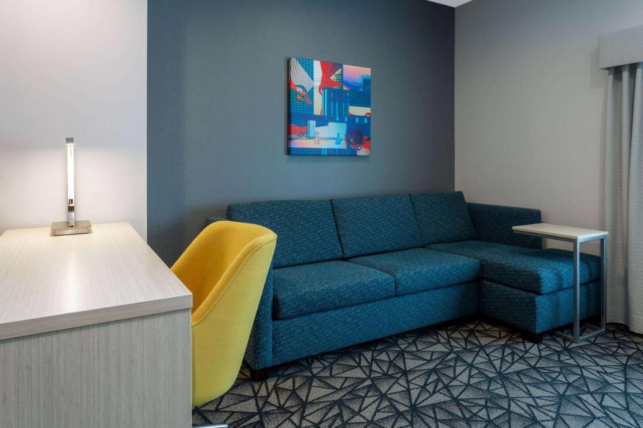 La Quinta Inn & Suites By Wyndham Shorewood Exteriér fotografie