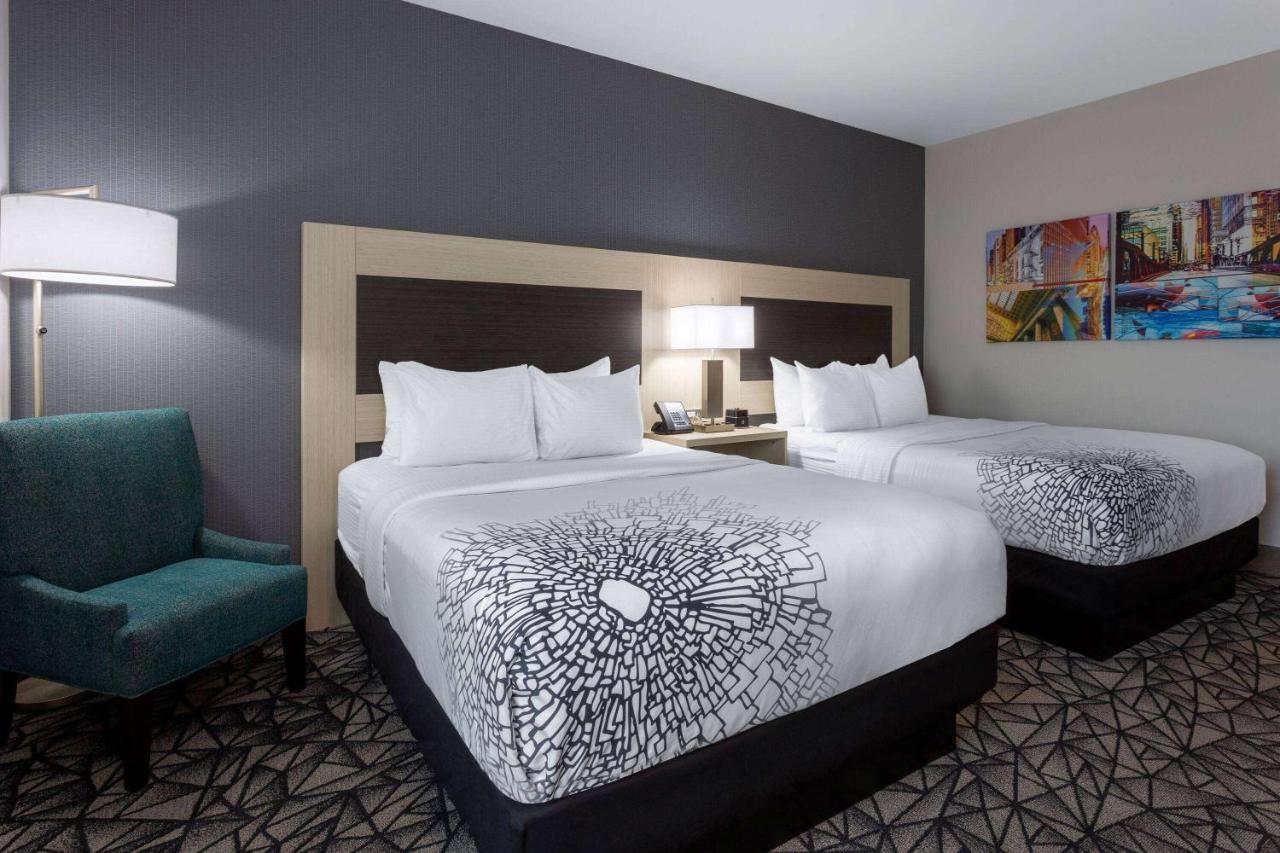 La Quinta Inn & Suites By Wyndham Shorewood Exteriér fotografie