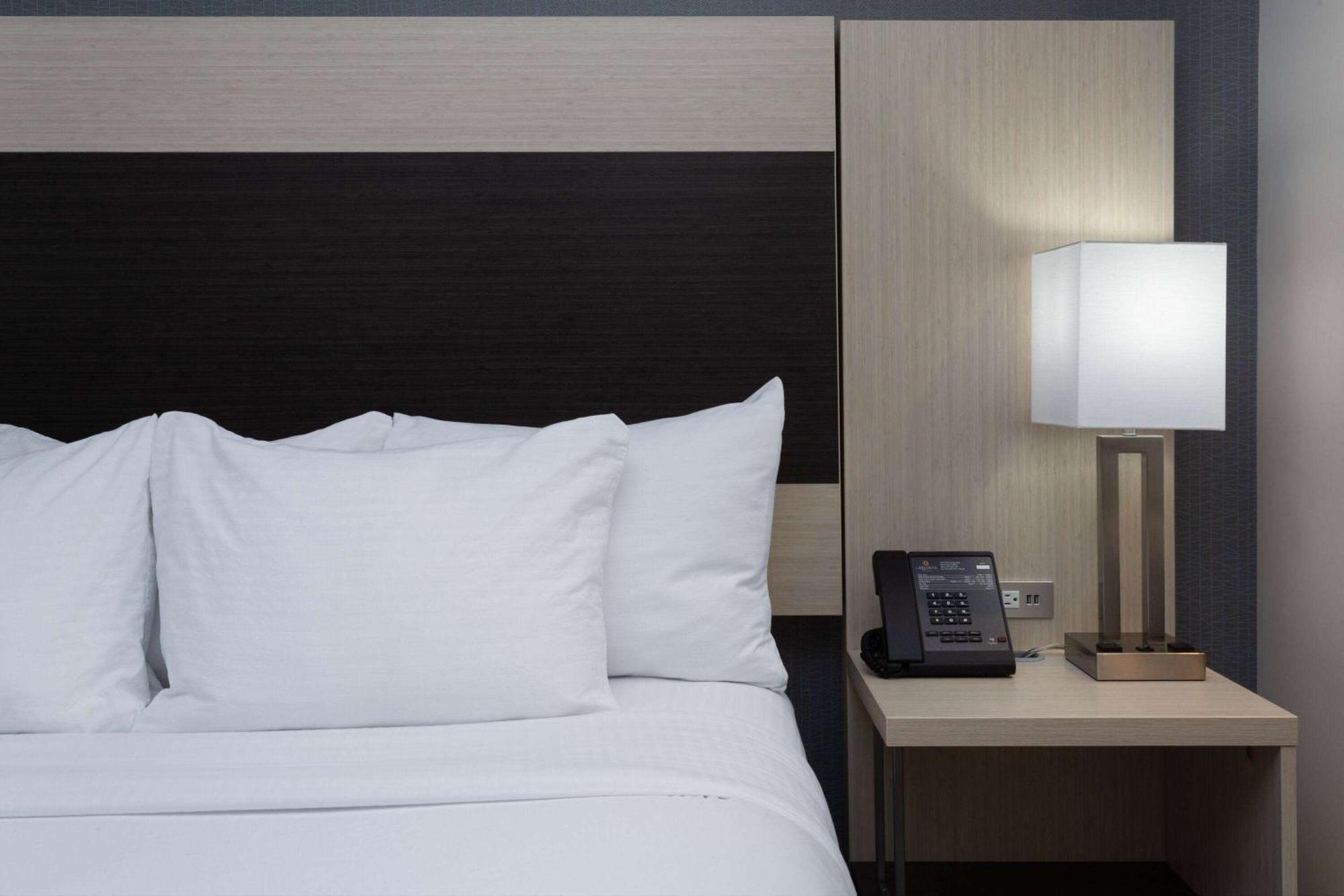La Quinta Inn & Suites By Wyndham Shorewood Exteriér fotografie