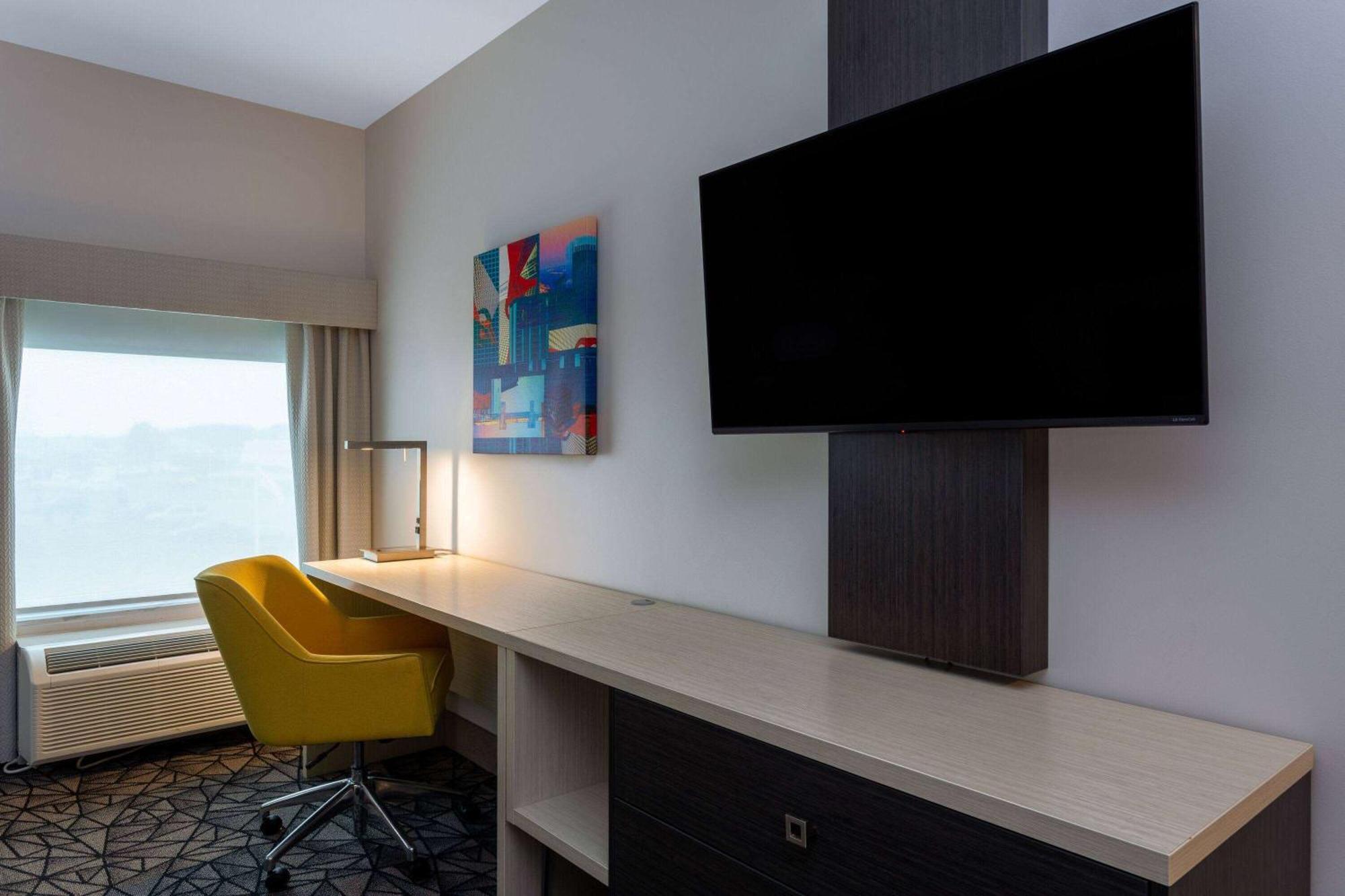 La Quinta Inn & Suites By Wyndham Shorewood Exteriér fotografie