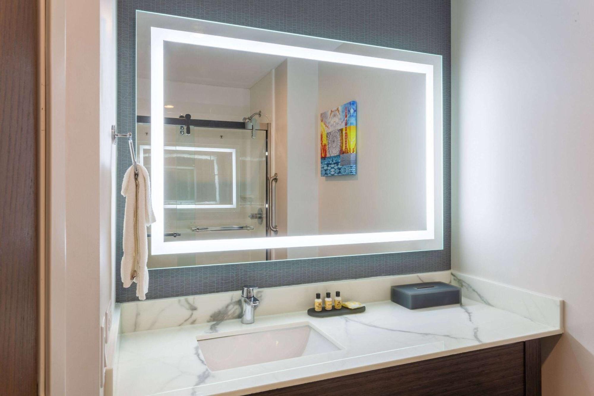 La Quinta Inn & Suites By Wyndham Shorewood Exteriér fotografie