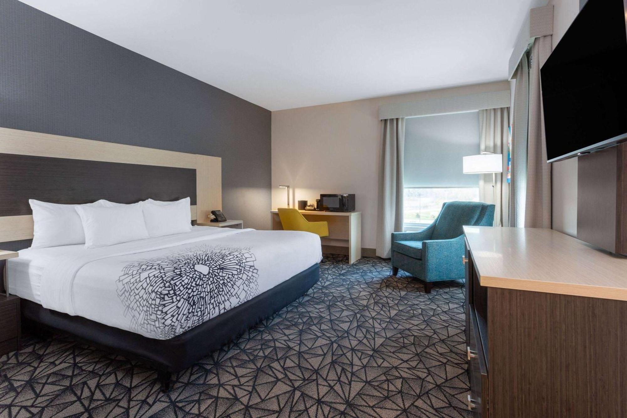 La Quinta Inn & Suites By Wyndham Shorewood Exteriér fotografie